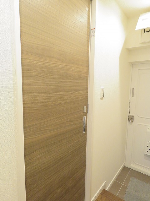 秀和奥沢レジデンス　洗面室扉