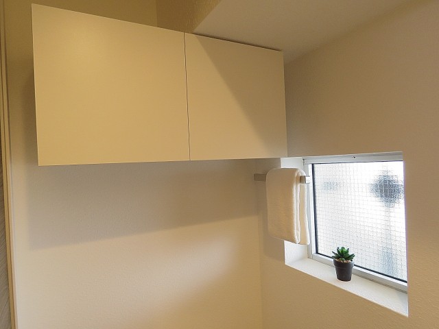 秀和奥沢レジデンス　トイレ収納