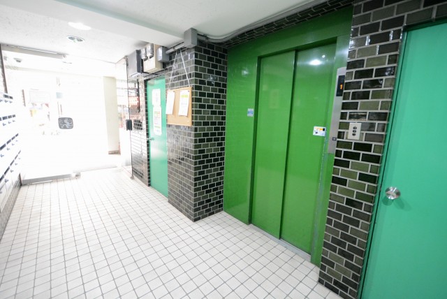 ライオンズマンショングリーン白金 エントランス