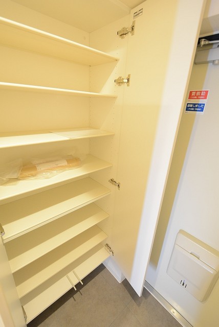 秀和椎名町レジデンス 玄関