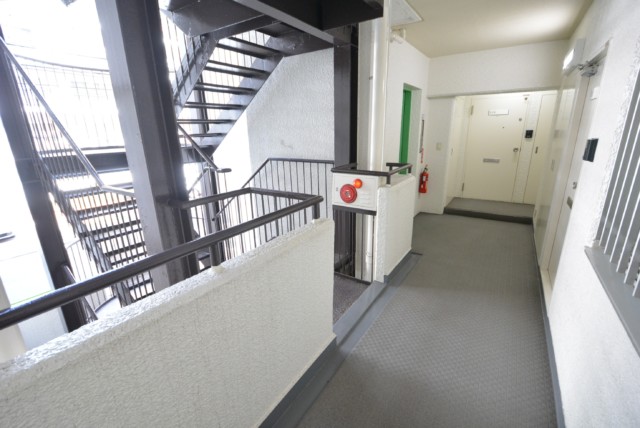 ニューハイム田町 玄関