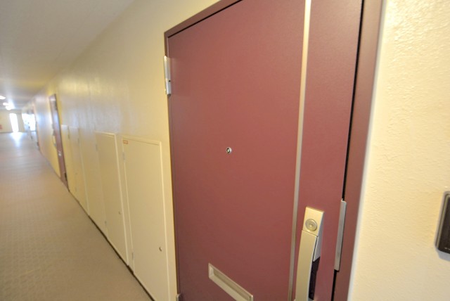 西新宿ハイツ 玄関