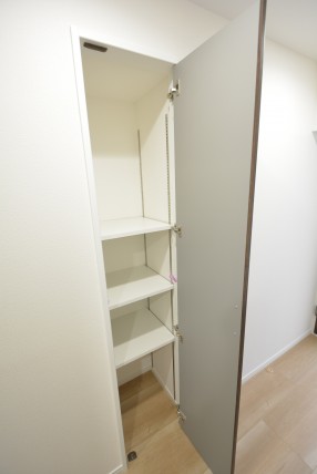 明大前フラワーマンション 廊下収納