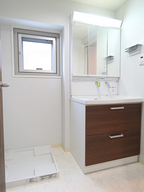 ライオンズマンション大森第3　洗濯機置場と洗面化粧台