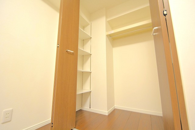 西新宿ハイツ 洋室1