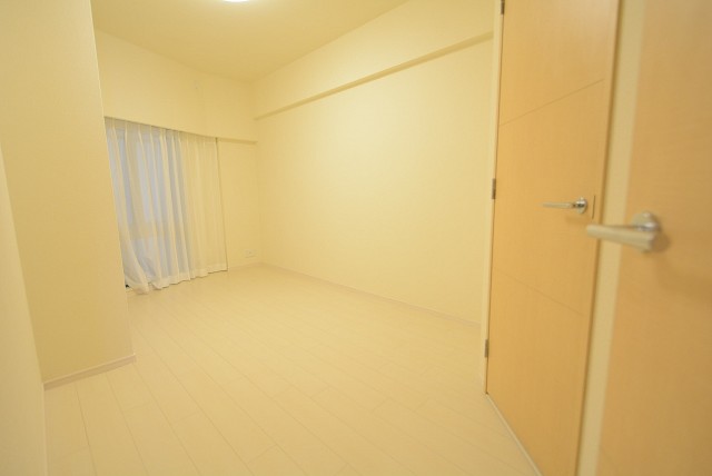 ニュートンプレイス　洋室5.8帖