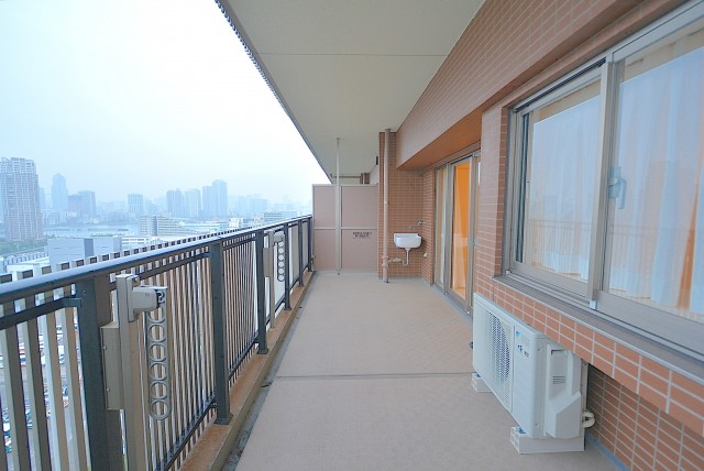 ニュートンプレイス バルコニー