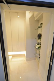 チサンマンション原宿 玄関