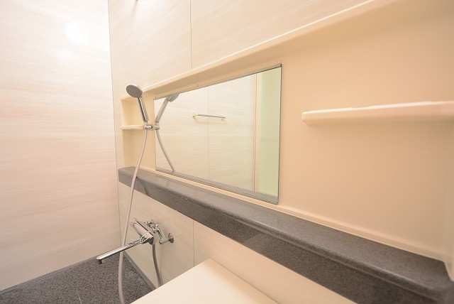 ニュートンプレイス　バス