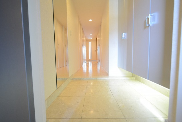 ニュートンプレイス　玄関