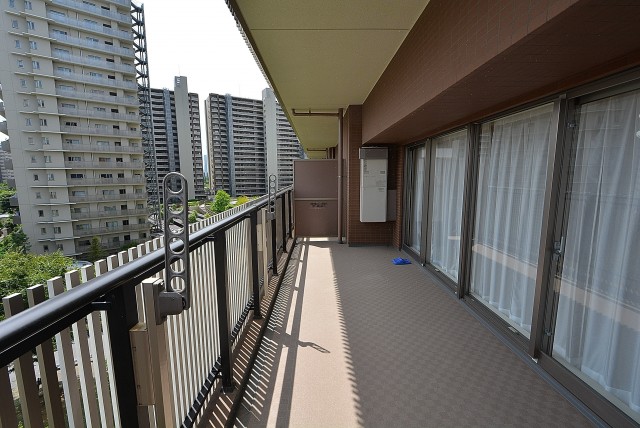 ニュートンプレイス　バルコニー