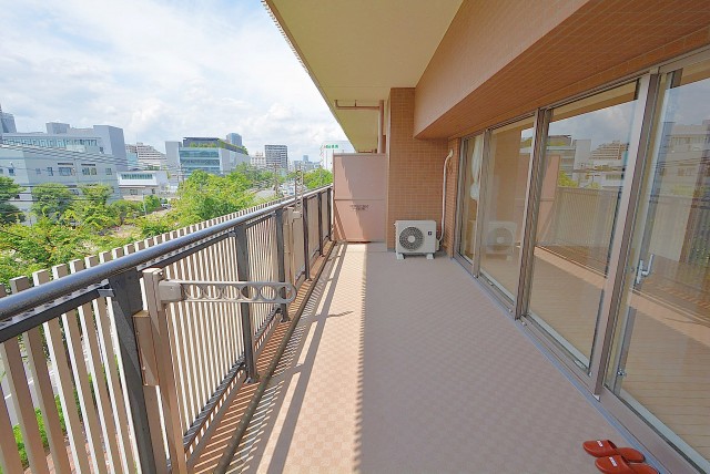 ニュートンプレイス　バルコニー