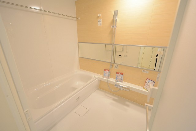 ニュートンプレイス　バス