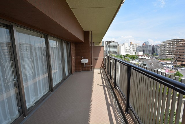 ニュートンプレイス　バルコニー