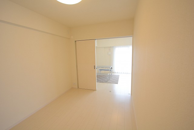 ニュートンプレイス　洋室６帖