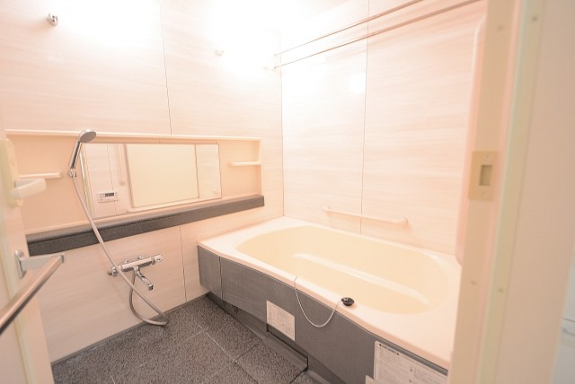 ニュートンプレイス　バス