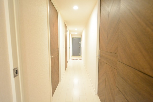 ニュートンプレイス 廊下