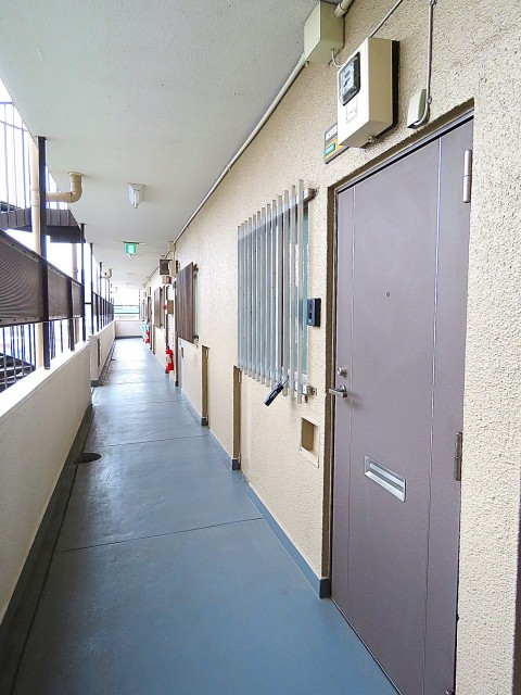 大森永谷マンション　玄関前