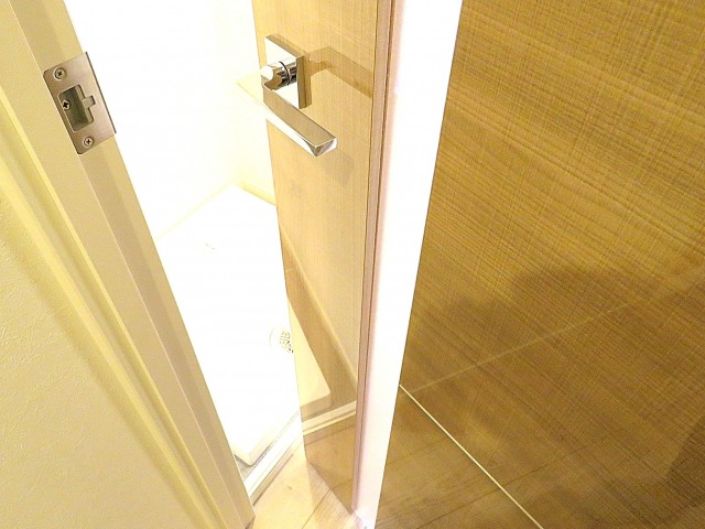 大森永谷マンション　LDK扉