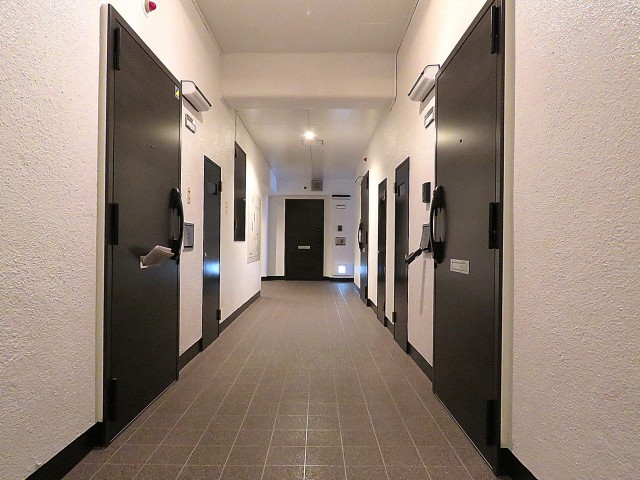 秀和代官山レジデンス　共用廊下