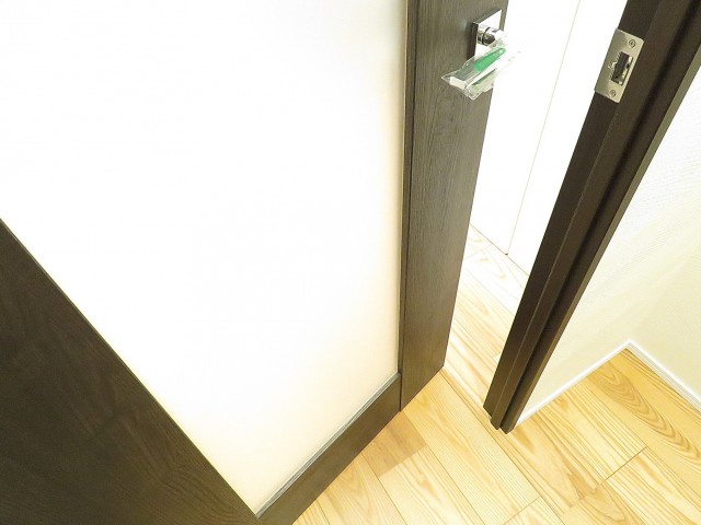 秀和代官山レジデンス　DK扉