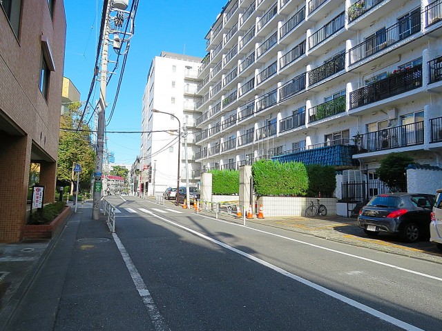 秀和代官山レジデンス　前面道路
