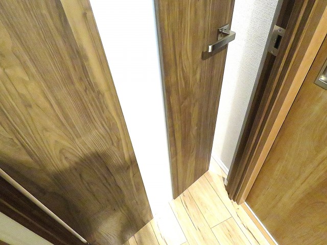 三田ナショナルコート　LDK扉