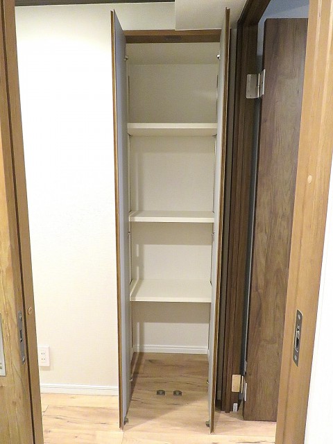 三田ナショナルコート　廊下収納