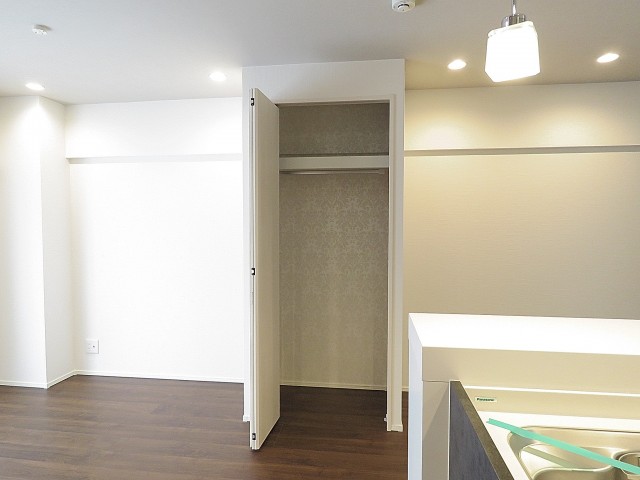 秀和恵比寿レジデンス　LDK収納