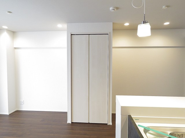 秀和恵比寿レジデンス　LDK収納