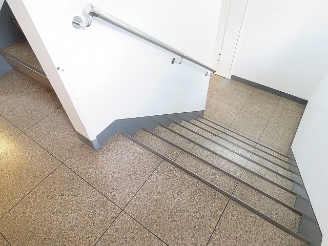 秀和恵比寿レジデンス　階段