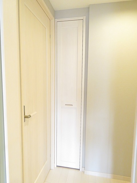 ライオンズマンション南平台　廊下収納