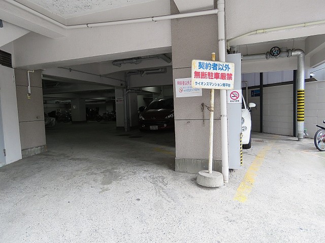 ライオンズマンション南平台　駐車場