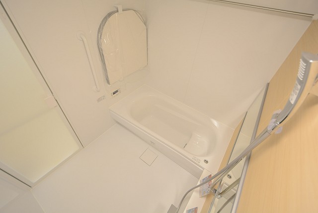 ニュートンプレイス　バス