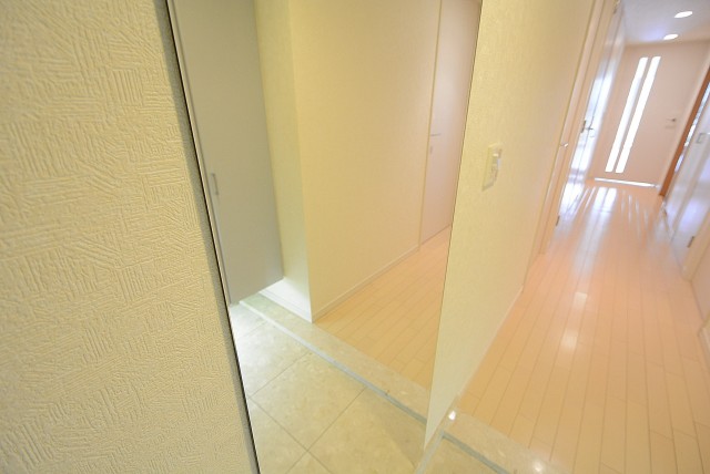 ニュートンプレイス　玄関