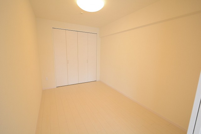 ニュートンプレイス　洋室６帖