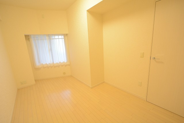 ニュートンプレイス　洋室