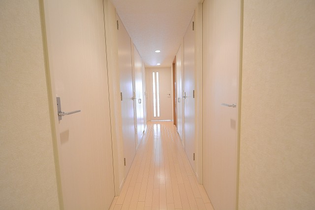 ニュートンプレイス　廊下