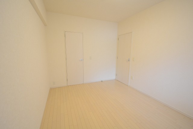 ニュートンプレイス　洋室