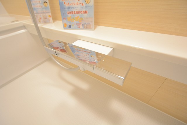 ニュートンプレイス　バス