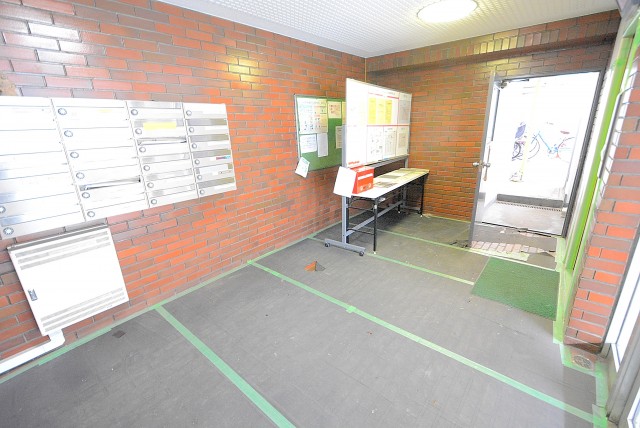 芦花公園ヒミコマンション エントランス