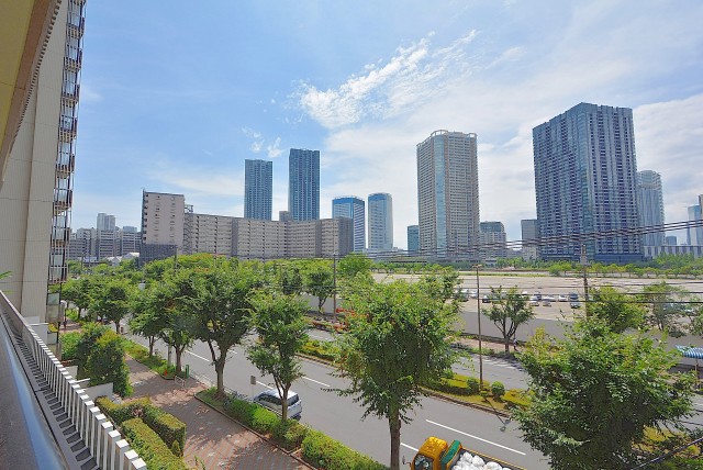 ニュートンプレイス　バルコニー