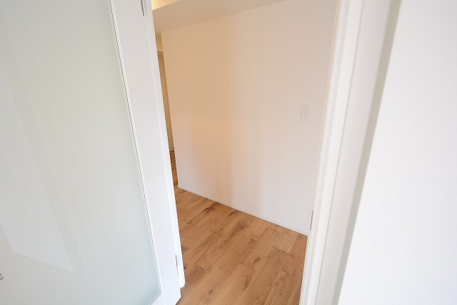 目黒青葉台グランドハイツ 廊下へ