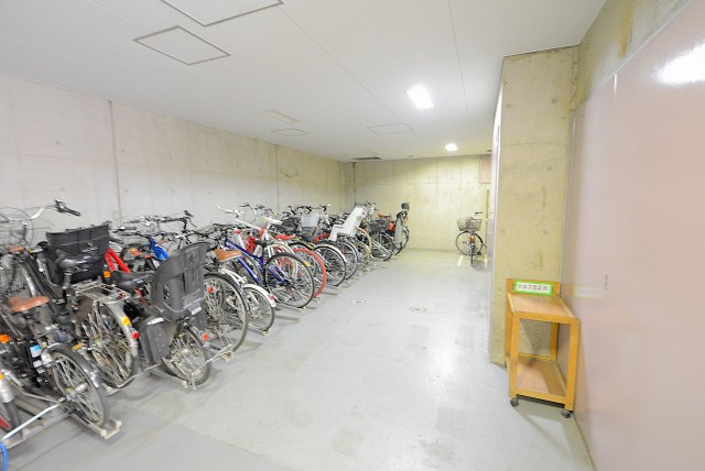 目黒青葉台グランドハイツ (5)駐輪場