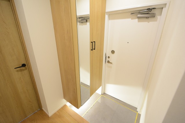 アルス弦巻 玄関