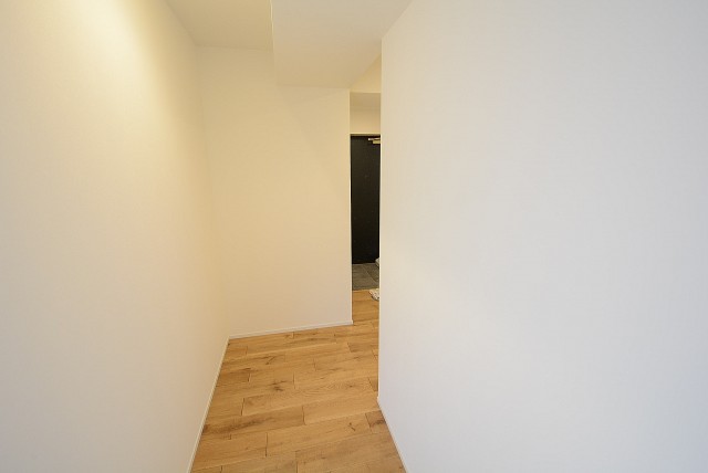 目黒青葉台グランドハイツ 玄関へ