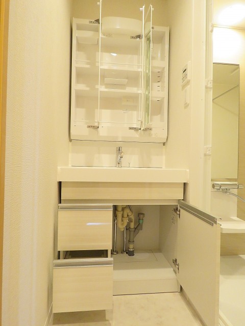 中銀桜新町マンシオン　洗面化粧台