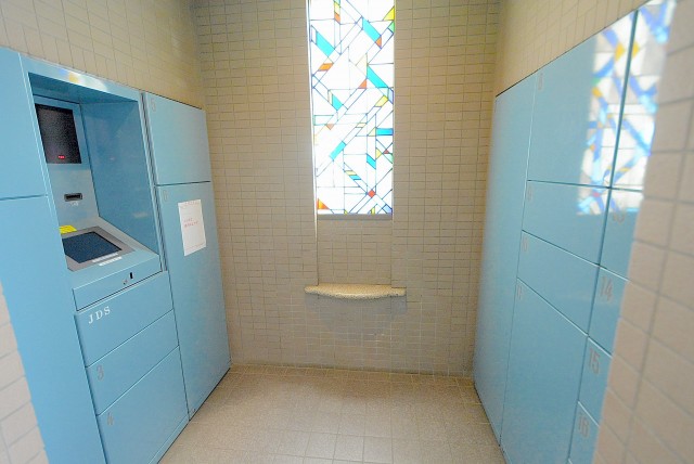 目黒青葉台グランドハイツ (9)エントランス宅配ボックス