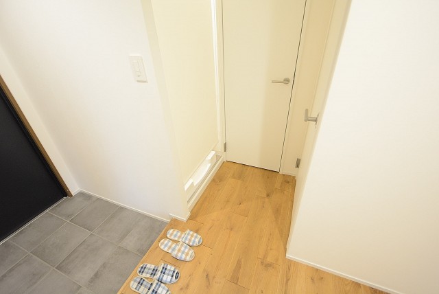目黒青葉台グランドハイツ 玄関へ