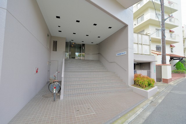 二子玉川宝ロイヤルハイツ エントランス